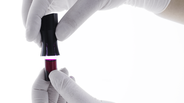 Quality control for blood gas analyzers - image of an ampoule in use